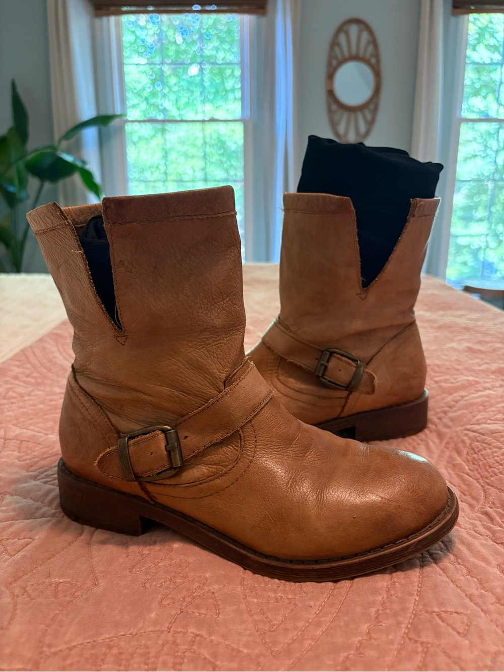 Nine West Women’s Tan Leather Ankle Boots with Buckle Strap. Sz 6